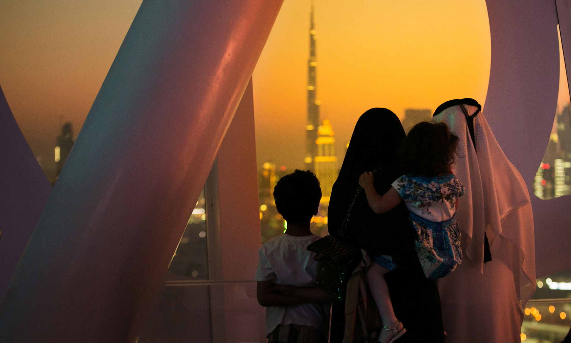 V Dubaji se otevřel mrakodrap Dubai Frame s designem zlatého rámu