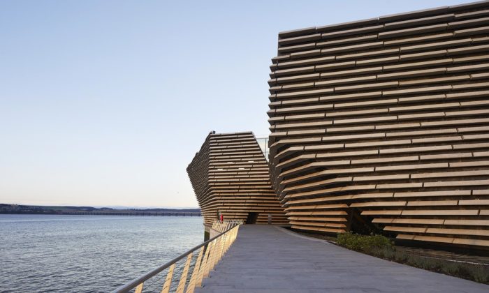Skotsko otevřelo design museum Dundee navržené Kengo Kumou ve tvaru skalních masivů