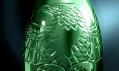 Detail nové lahve Mattoni s výraznějším motivem orla