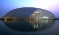 Vejcovitý tvar nového Velkého národního divadla v čínském Pekingu