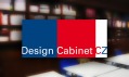 Nové logo Design Cabinet CZ na pozadí jeho knihovny v budově ABF