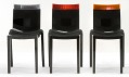 Židle Hi Cut v černém lesklém provedení s barevnými opěrkami