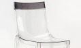 Detail průhledné židle Hi Cut od Kartell v ceně 5608,- Kč za kus