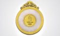 Nejcennější zlatá medaile z přední strany s logem olympiády
