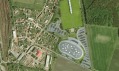 Zakreslení Národního bruslařského stadionu do satelitního snímku města