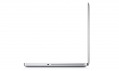 Nový otevřený MacBook Pro z profilu