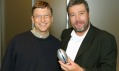 Francouzský designér Philippe Starck s Billem Gatesem a jejich myší