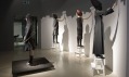 Pohled do expozice výstavy Hussein Chalayan v britském Design Museum