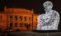 Španěl Jaume Plensa na náměstí Jana Palacha od 7. ledna do 30. června