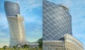 Detail věže Capital Gate s heliportem na střeše a dvěma terasami