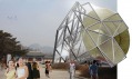 Multifunkční otáčivý pavilon Prada Trasnformer od Rema Koolhaase