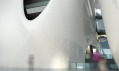 Futuristický fluidní interiér budovy Erdos Museum od MAD