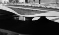 Dokončený most Spencer Dock v irském Dublinu od Amanda Levete Architects