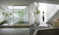 Interiér domu ve městě Nagoja v Japonsku od Suppose Design Office