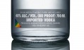 Nahá Absolut Vodka No Label bojující proti sexuálním předsudkům