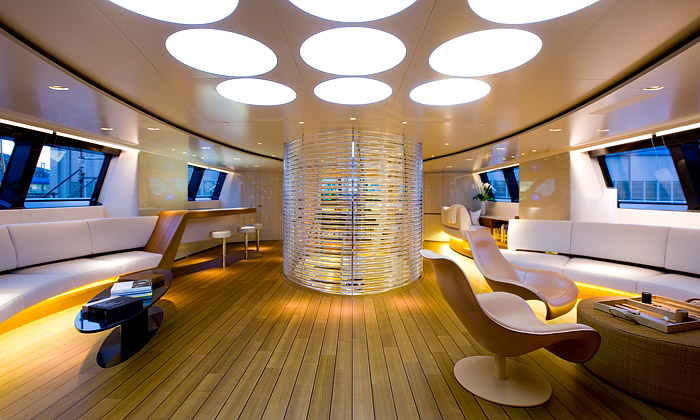 Norman Foster dokončil interiér jachty Panthalassa