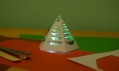 Složený svítící papírový stromek od Sparkle Labs