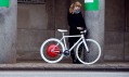 Nové kodaňské bílé elektricky poháněné kolo The Copenhagen Wheel