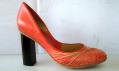 Ukázka extravagantní dámské obuvi od Chau Har Lee