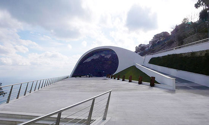 Oscar Niemeyer dokončil u Neapole nové auditorium