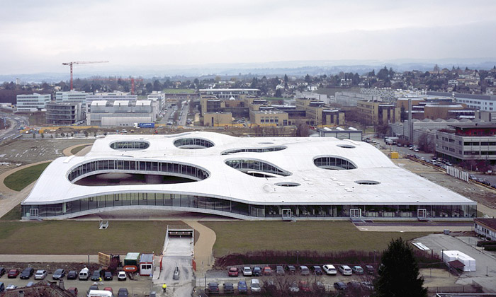 Děravé výukové centrum Rolex od SANAA otevřeno