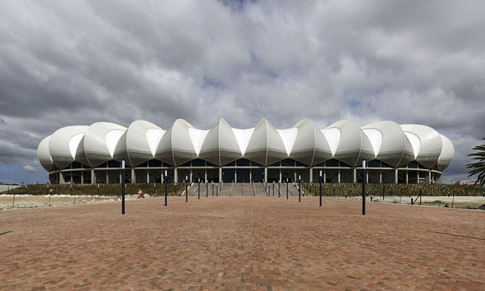 Stadion Nelson Mandela Bay má střechu jako pohoří