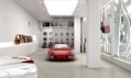 Nový showroom Ferrari na realizaci předcházející vizualizaci