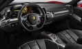 Nový model vozu Ferrari 458 Italia vystavený v Praze
