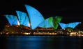 Festival světel Vivid Sydney promítá na budovu opery v projektu Lighting the Sails