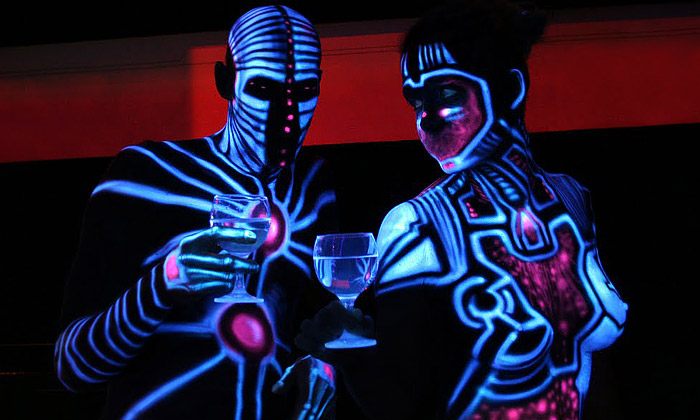 UV bodypainting u nás na tělech rozsvěcí Alienjedna