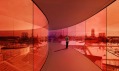 Olafur Eliasson a jeho duhová panoramatická vyhlídka na střeše muzea ARoS v Dánsku