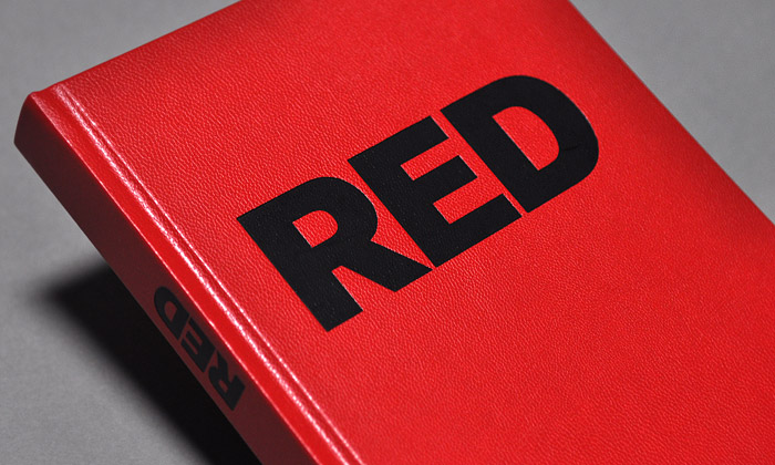 Vyšla kniha Red o červené barvě v designu i módě