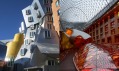 Frank O. Gehry - Ray & Maria Stata Center v Cambridge a DZ Bank v Berlíně