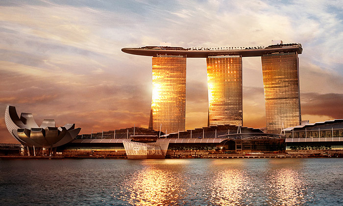 Marina Bay Sands je hotelový komplex s tvarem lodi