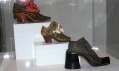 Pohled do výstavy Vrcholy módy: Historie na podpatku