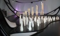 Zaha Hadid vystavující ve vlastním mobilním pavilonu v Paříži