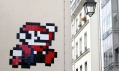 Invader a jeho výtvory v ulicích Paříže inspirované hrou Space Invaders