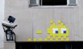 Invader a jeho výtvory v ulicích Paříže inspirované hrou Space Invaders