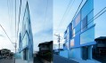 Ostrý rohový dům On The Corner v Japonsku od Eastern Design Office