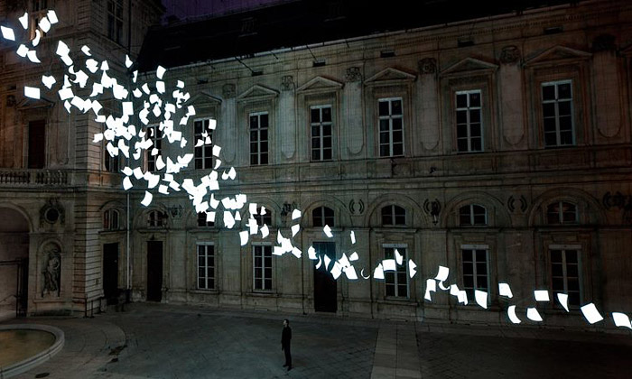 Nad Lyonem se vznášely svítící papíry Bourrasque