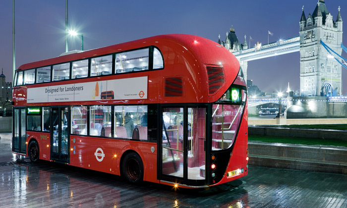 Londýnský double-decker přijíždí v novém designu