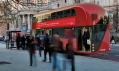 Londýnský autobus New Routemaster za provozu na vizualizaci