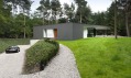 Minimalistická Villa Veth od studia 123DV stojí u lesa