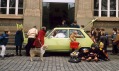 Legendární malé vozidlo Renault 5 na historických fotografiích