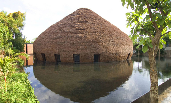 Vietnamský bambusový wNw Bar se vznáší na vodě