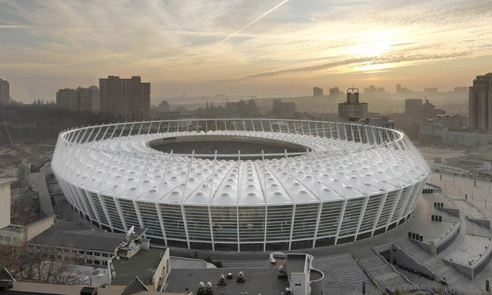 Staronový olympijský stadion v Kyjevě má korunu