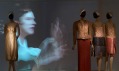 Záběry z výstavy Schiaparelli and Prada: Impossible Conversations