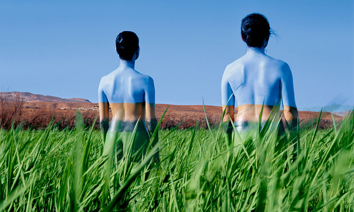 Jean-Paul Bourdier fotí krajiny zdobené nahými těly