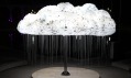 Umělecká instalace Cloud postavená ze 6 000 žárovek