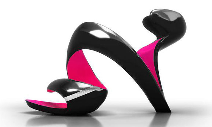 Julian Hakes navrhl boty Mojito ve tvaru spirály
